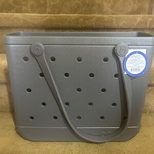 NWT SILVER SHIMMER BABY BOGG BAG